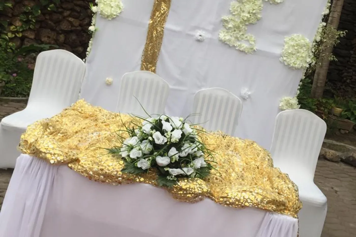 Décoration mariage blanche et dorée