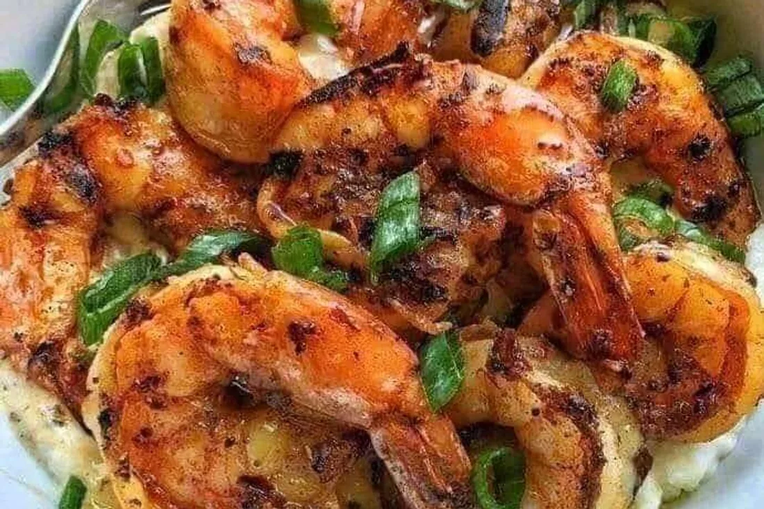 Crevettes grillées épicées aux oignons verts